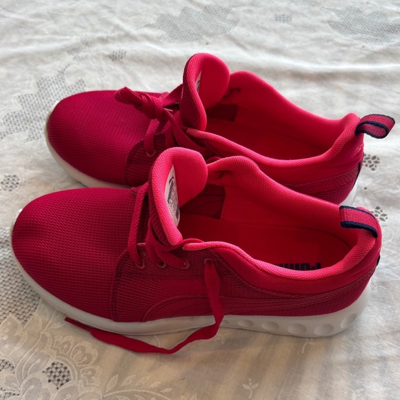 Puma Pink Lace Up Athletic Shoes Sneakers Women's Size 7,‎ euro 37.5, UK 4.5 - Picture 2 of 10
